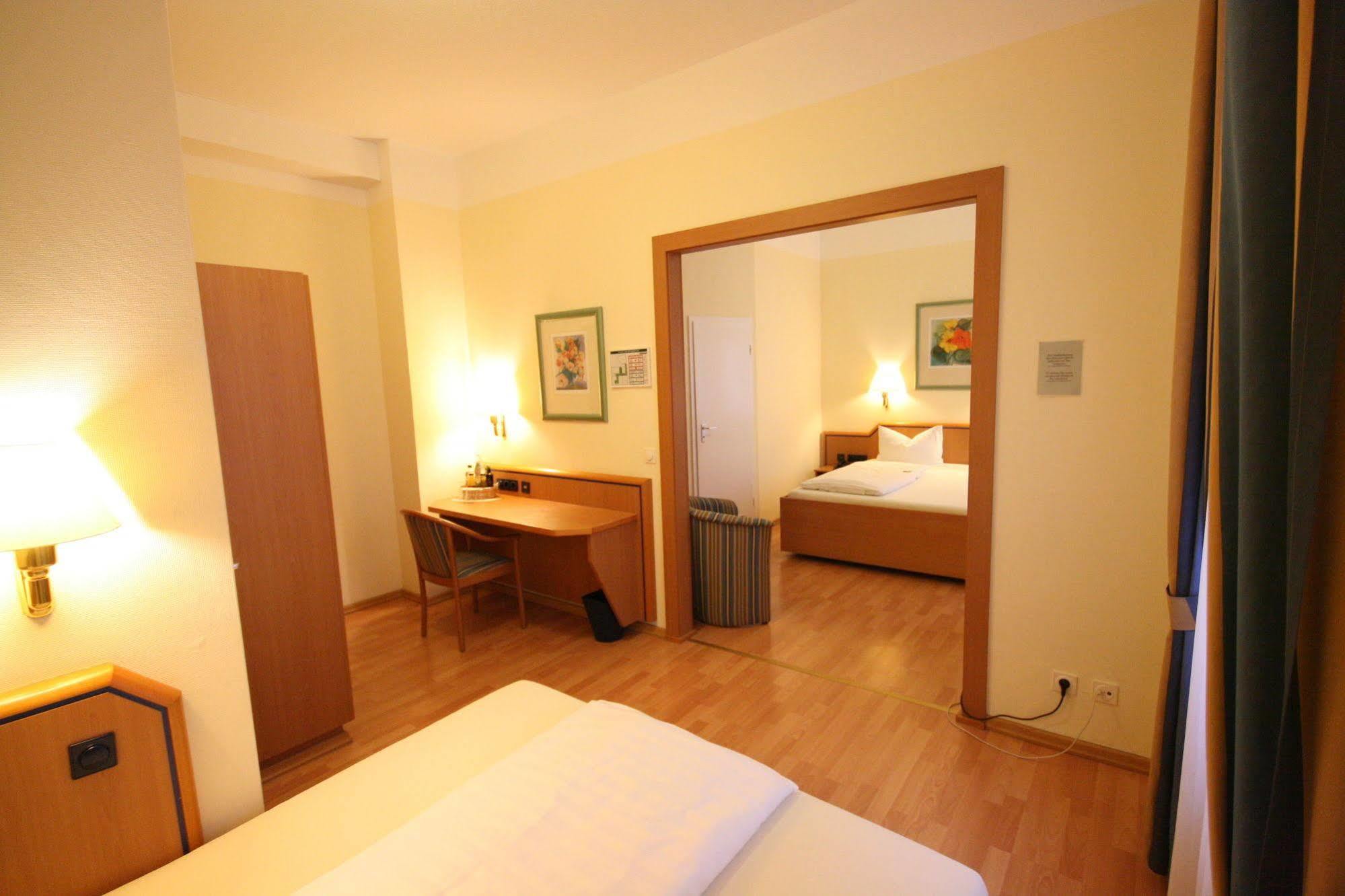 Altstadt Hotel Heidelberg Exterior photo